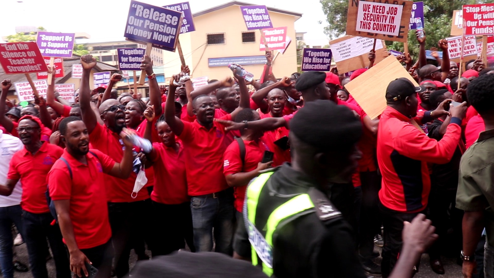 GNAT Protests Over Tier 2 Pensions Despite Meeting With Education Minister
